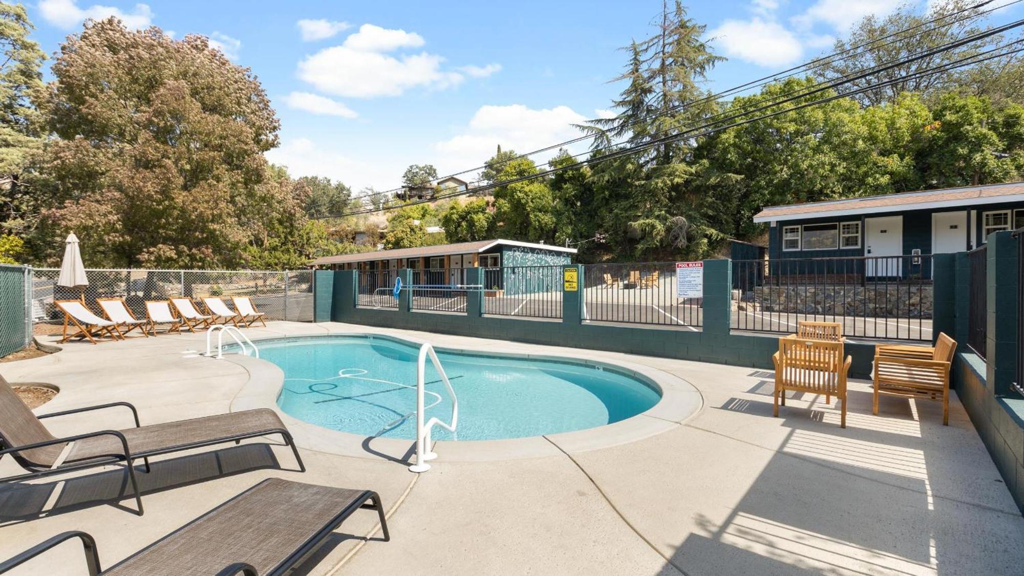 The Charlotte Sequoia Motel R2 Three Rivers Exterior photo
